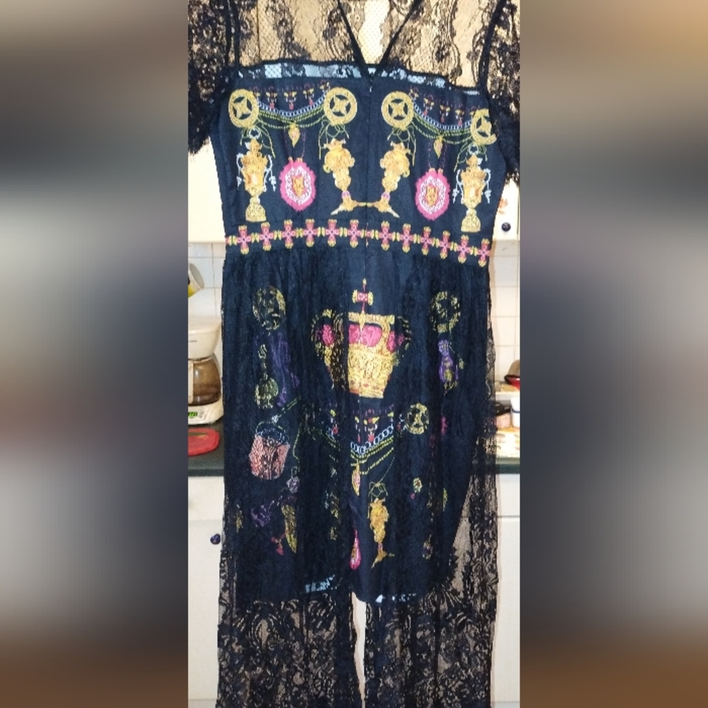 Queen Crown Patterned Lace Dress
